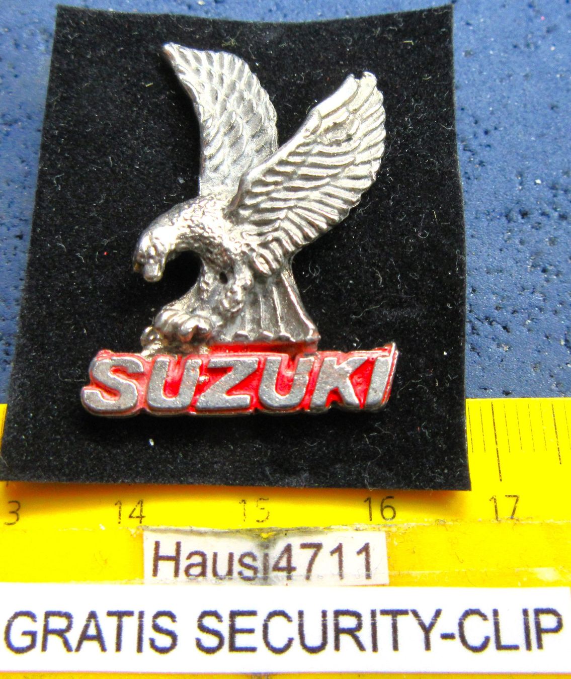 Plaketten & Abzeichen: SUZUKI ADLER 3NÄGEL-PIN GEPRÄGT GROSSS mit 1SECURITY-CLIP – Gebraucht aus Ettingen von Hausi4711