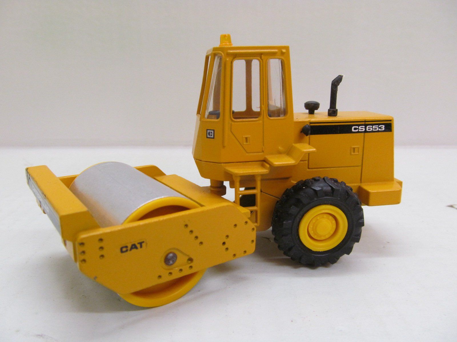 Caterpillar Kit di modellismo & Modellini statici: CATERPILLAR  CS 653 VIBRO-WALZE  1:50  CONRAD – Nuovo (secondo la descrizione) da Grueningen venduto da malamut56
