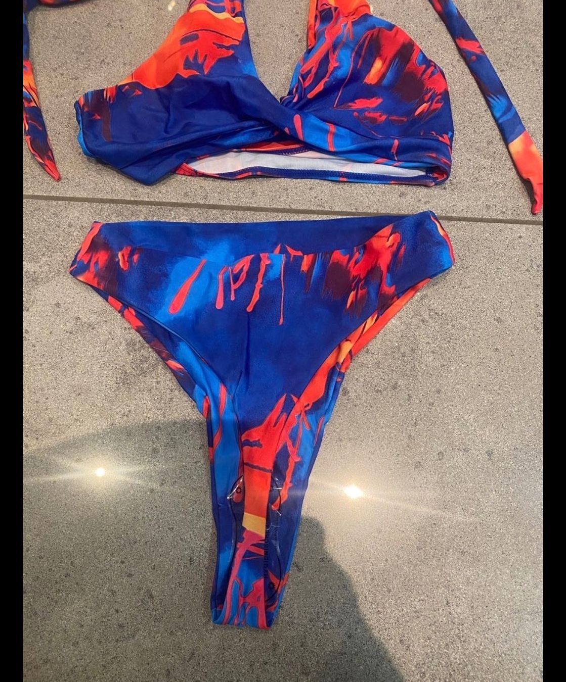 Badekleider & Bikinis: 2 Sommerlicher Retro-Bikini, Grösse M.Orange/Blau gemustert – Neu und originalverpackt aus Haag (Rheintal) von 2026Top 5