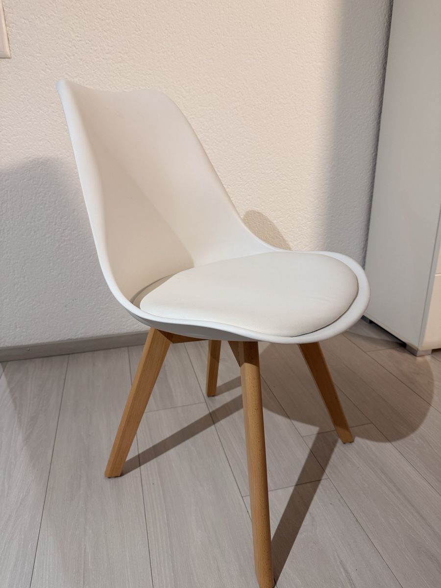 Conforama Sedie: Chaise blanche avec pieds bois – Usato da Murten venduto da AylaSss