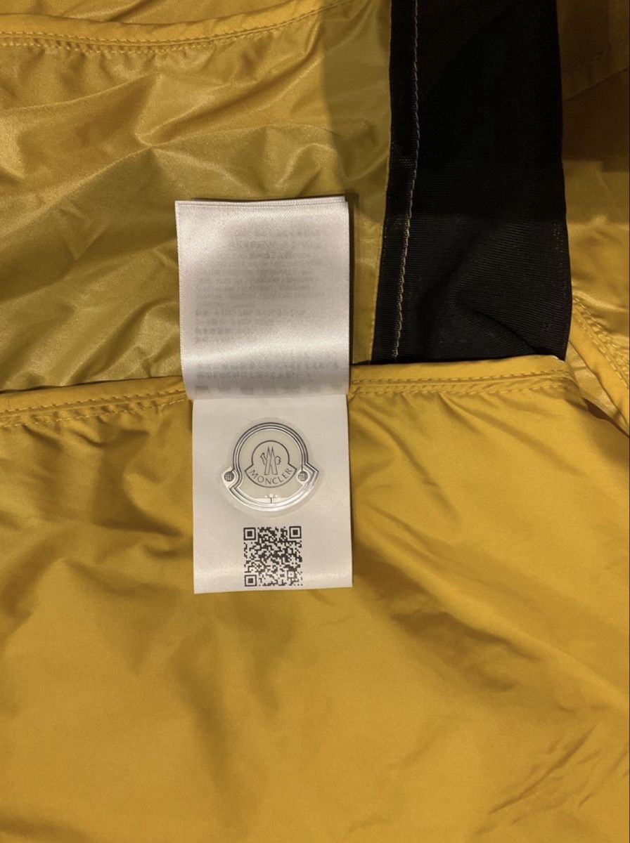 Moncler Giacche: Coole Moncler Jacke – Usato da Niedergösgen venduto da Lifestyle-85 2