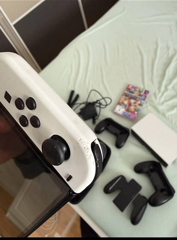 Console: Nintendo Switch Oled mit Mario Kart  – Usato da Feuerthalen venduto da Andrej-Pe 1