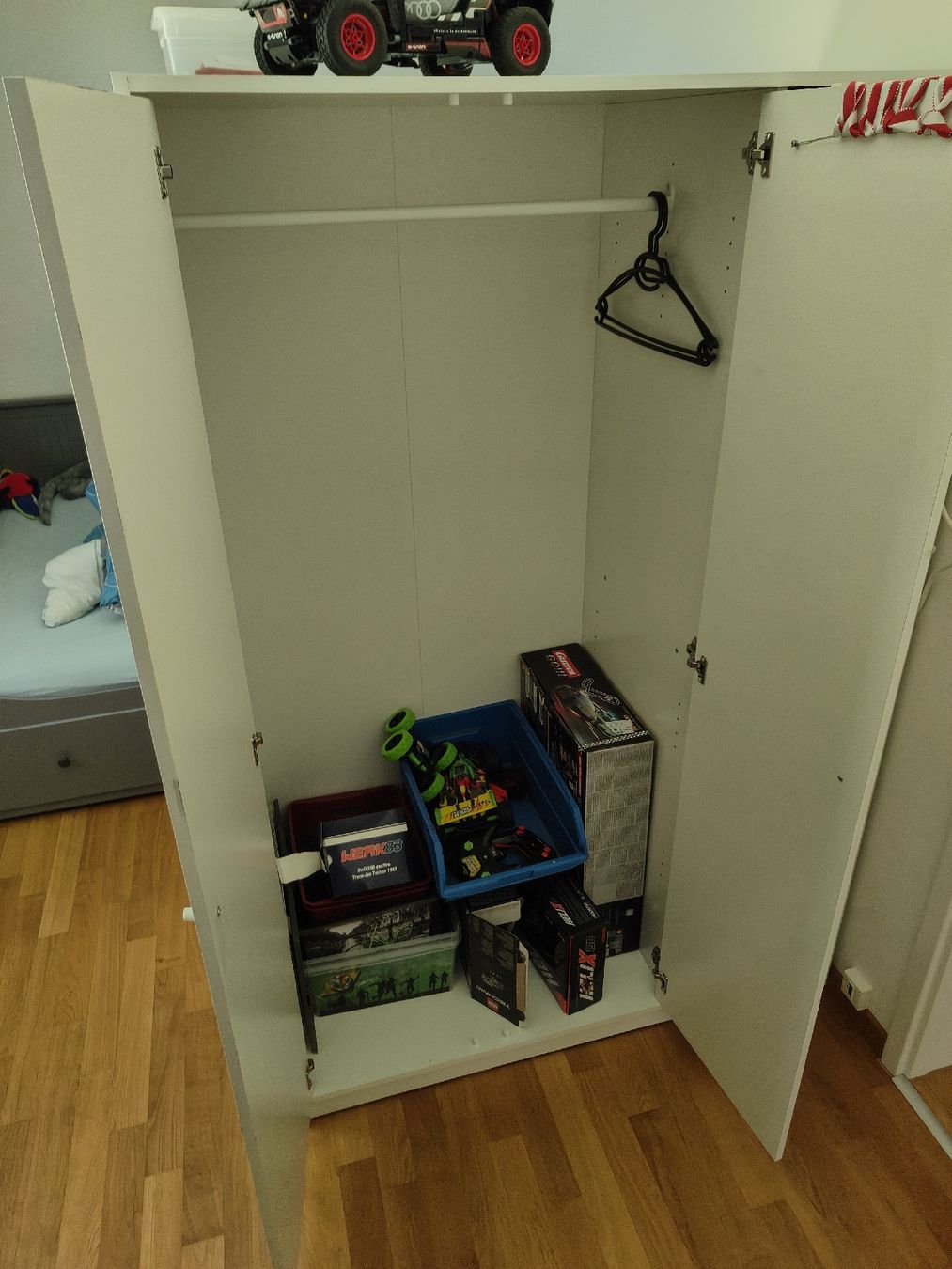 Ikea Armoires: Kinder/Jugend- Schrank mit Tafel – D'occasion à Pfaffhausen par bep_w57f 2