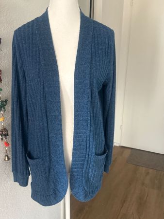 Damen Jäckli lang jeansblau Rippenstrick mit Taschen Gr. S