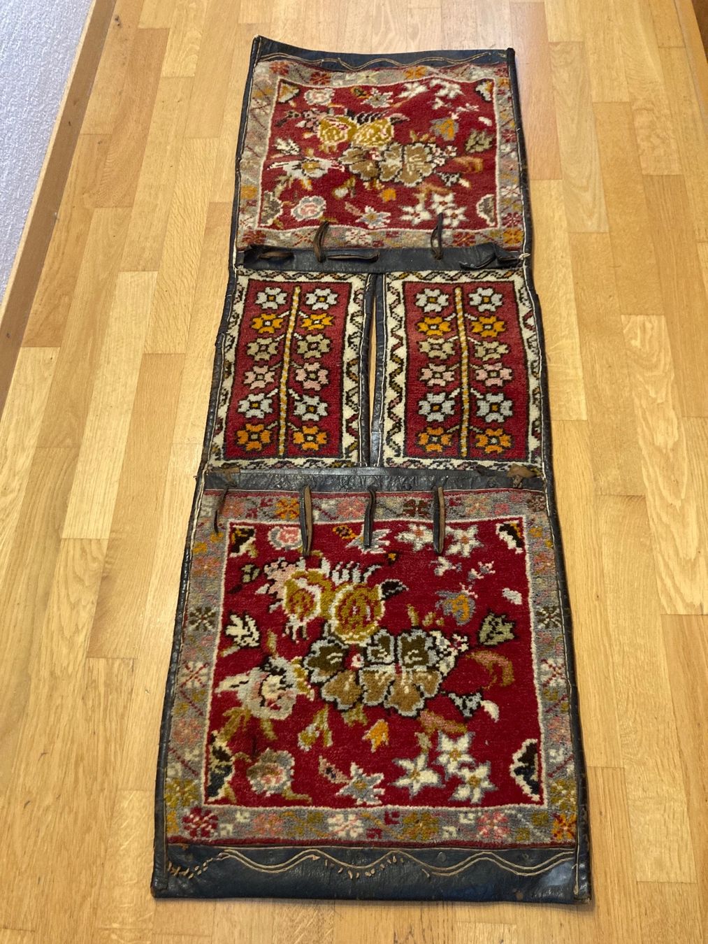 Tappeti: Wandteppich, antike Satteltasche, ca. 45x125 cm – Usato da Domat/Ems venduto da Stein_und_Holzbruch