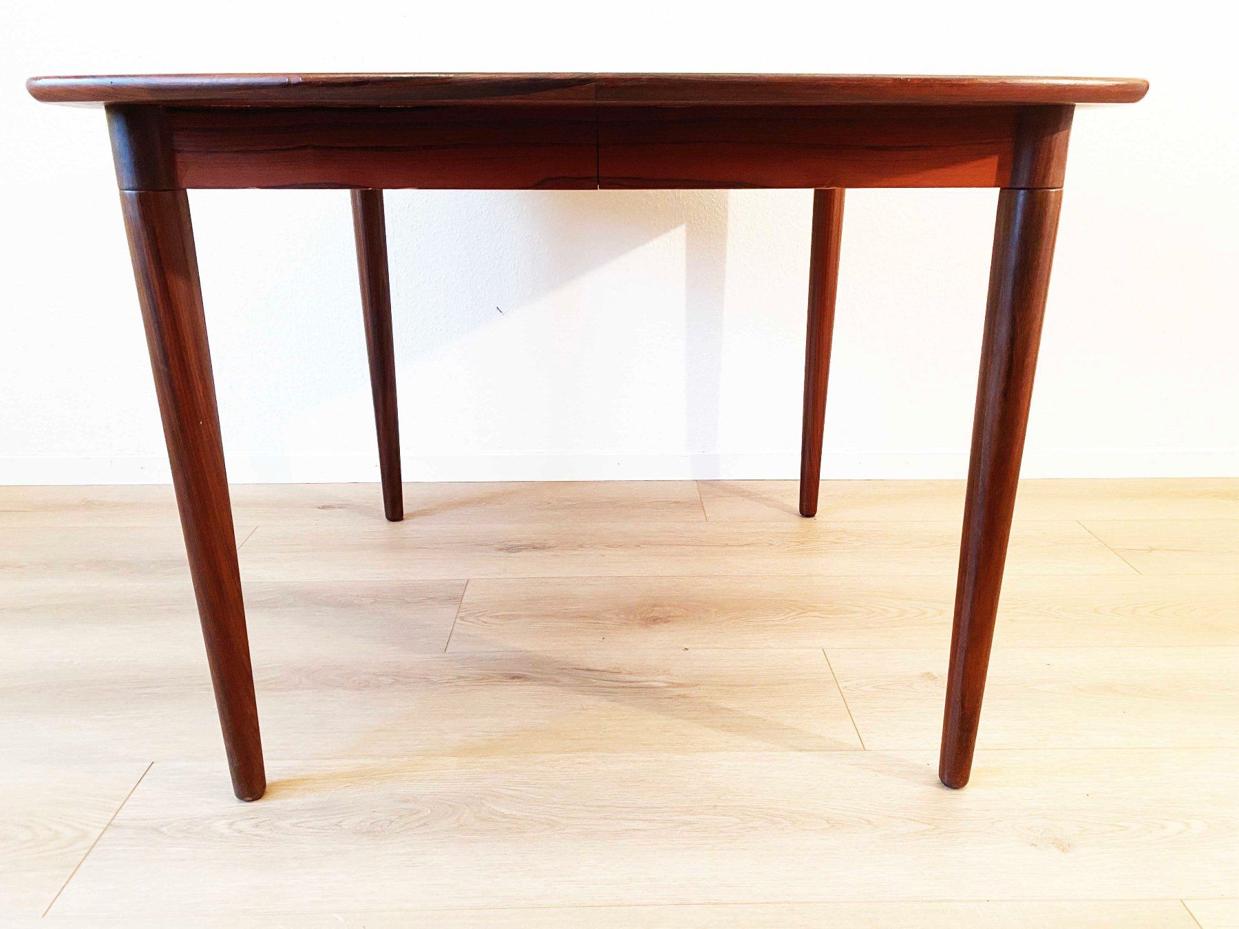 Tavoli: Teak Rosewood Diningtable – Usato da Beringen venduto da Kultgut 3