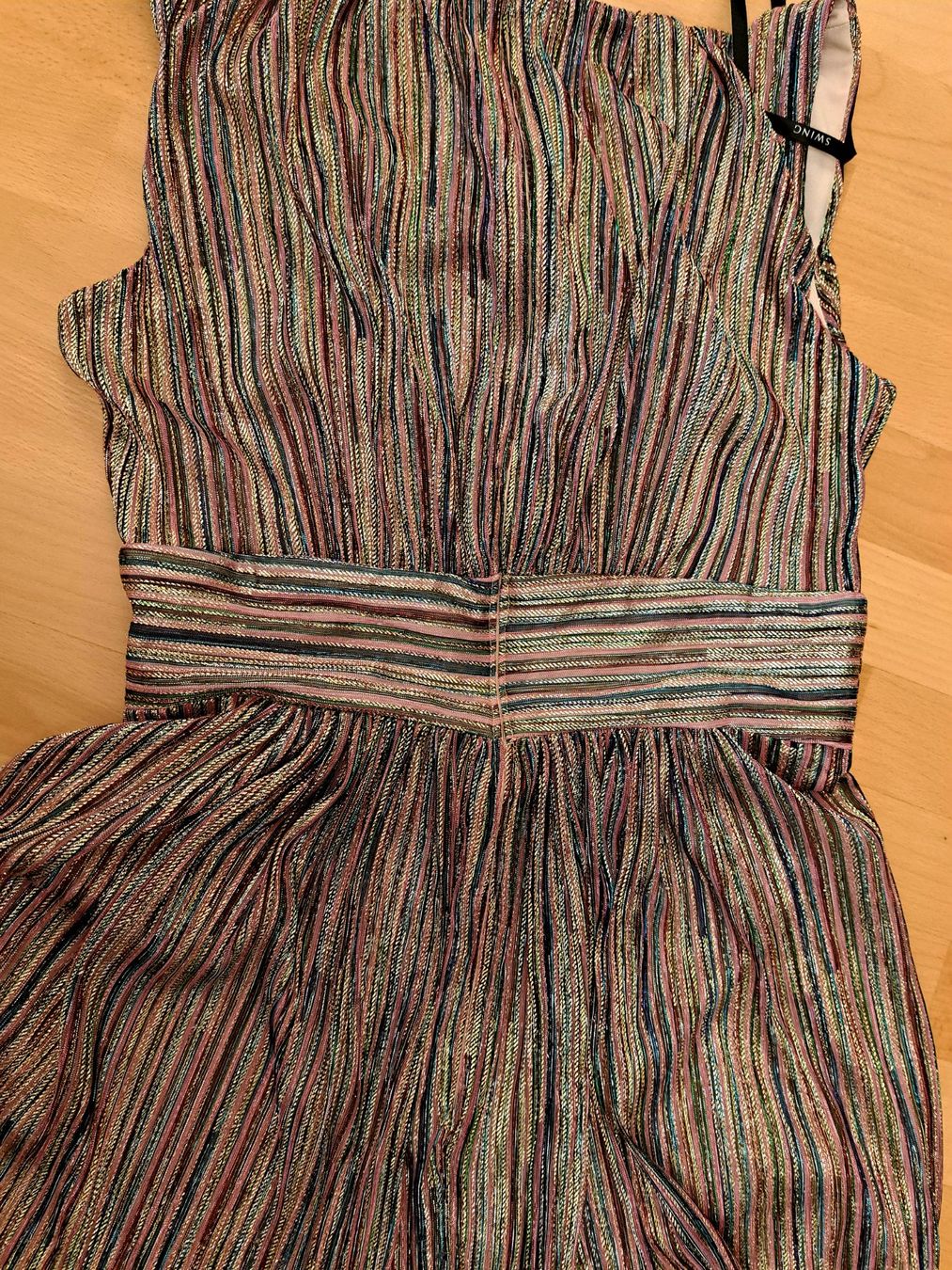 Kleider: Kleid von Swing Glitzerstoff wunderschön mit Schmuck 36 – Gebraucht aus bazenheid von salerno007 5