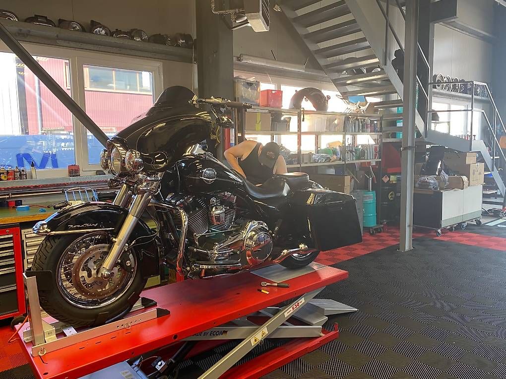 Touring: Harley Davidson  FLHRC Road King – D'occasion à St-Aubin-Sauges par fno_57kz 2
