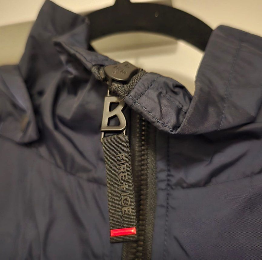 Bogner Giacche: Bogner Sommer Jacke mit Kapuze XL – Nuovo (secondo la descrizione) da Hinwil venduto da ZSHAG 1