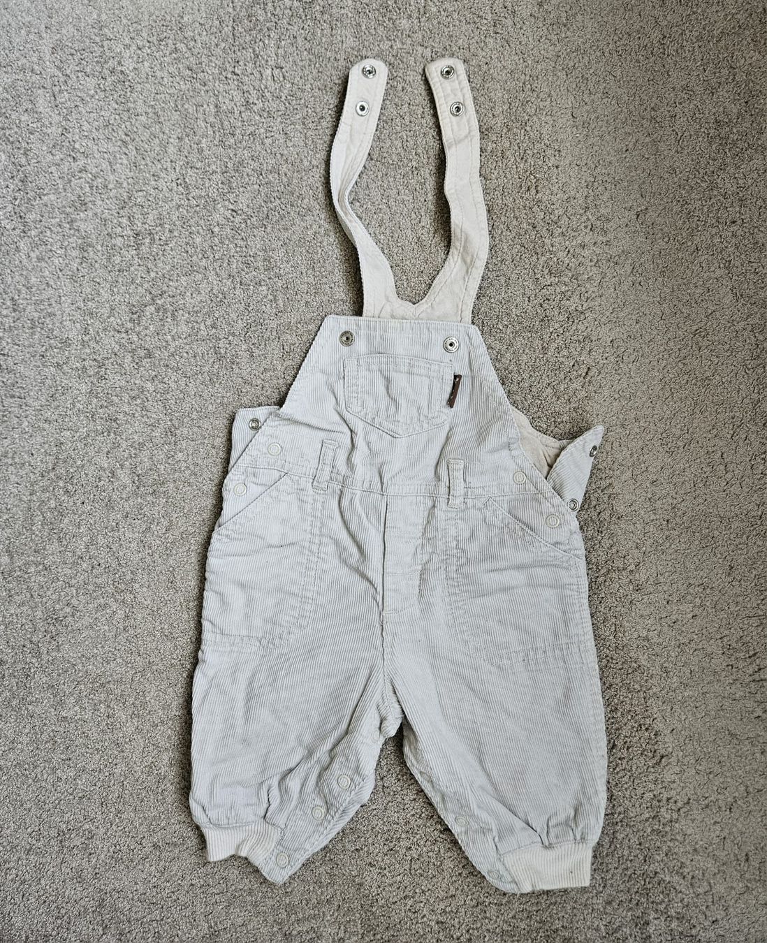 H&M Pantaloni: Kinder Latzhose – Usato da Wallenwil venduto da Alain2010