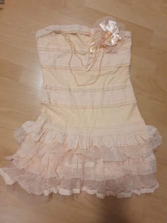 neues ärmellloses Kleid