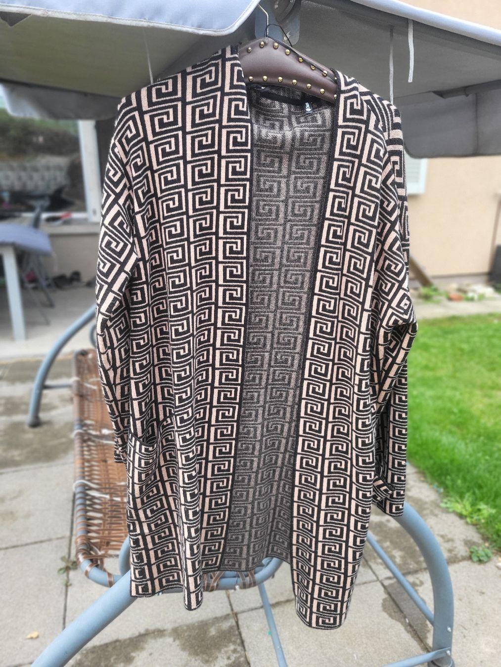 Jacken: Chicoree Strickjacke / schwarz beige Muster Grösse L – Gebraucht aus Enggistein von Manuki_engg