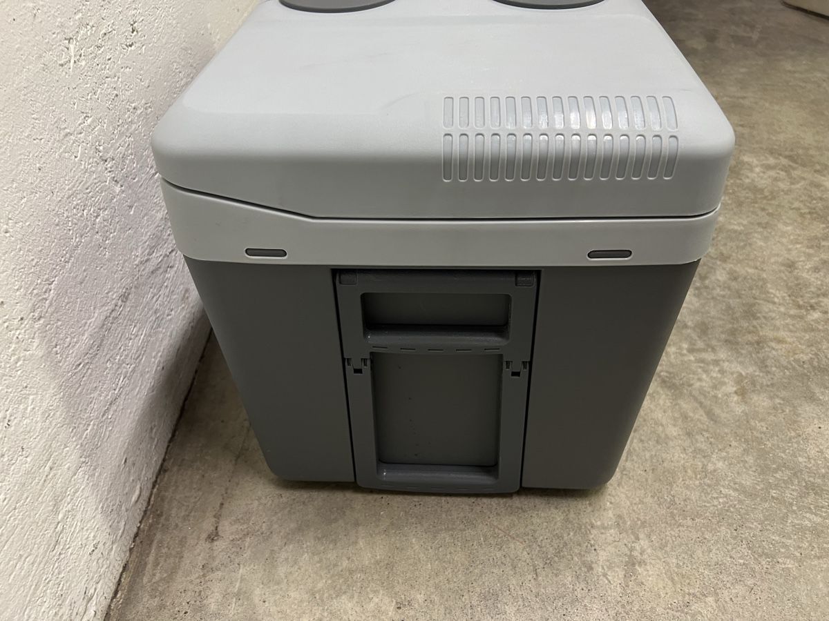 Frigoriferi & Refrigeratori: Weber elektrische Kühlbox KB40, 12V – Usato da Liestal venduto da R-wed 4