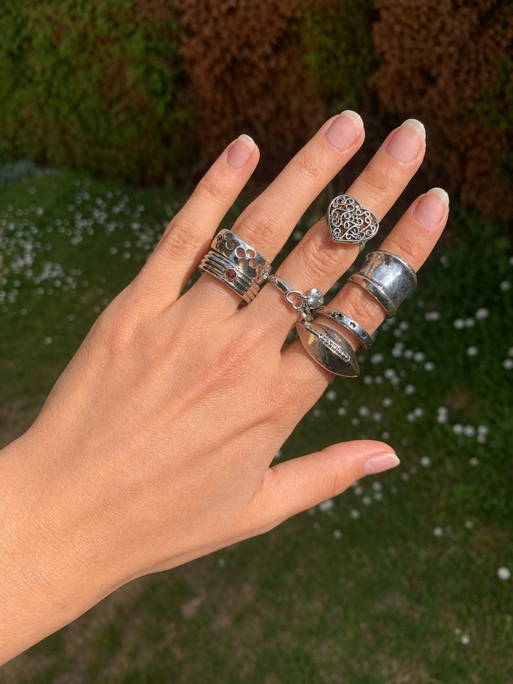 Anelli: Set aus silberfarbenen Ringen – Usato da Chalais venduto da Decoarts.art