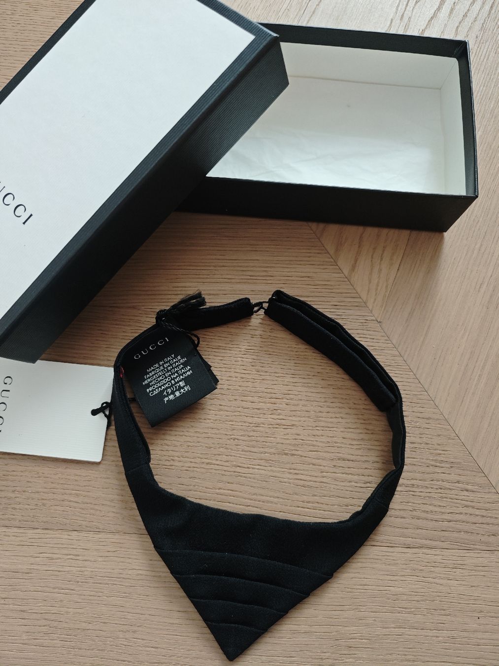 Gucci Cravatte: GUCCI Men Fliege Krawatte NEU – Nuovo e nell'imballaggio originale da Erlenbach ZH venduto da nlh