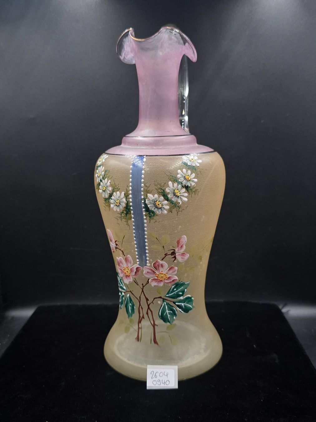 Caraffe: Karaffe aus satiniertem Glas mit Emaille Bemalung – Usato da Rorschacherberg venduto da snOOpydOg11