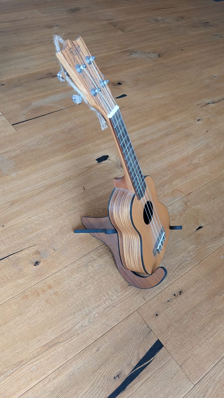 Sonstige Dekorationen & Accessoires:  Ukulele Ständer Holz  – Gebraucht aus Flüelen von cel_m527 1