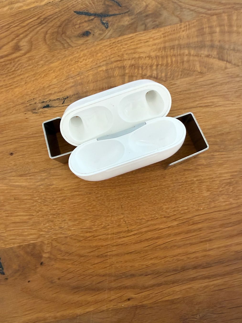 Apple Kopfhörer: APPLE AirPods Pro 2 Charging Case – Gebraucht aus Lausanne von Nine1982 2