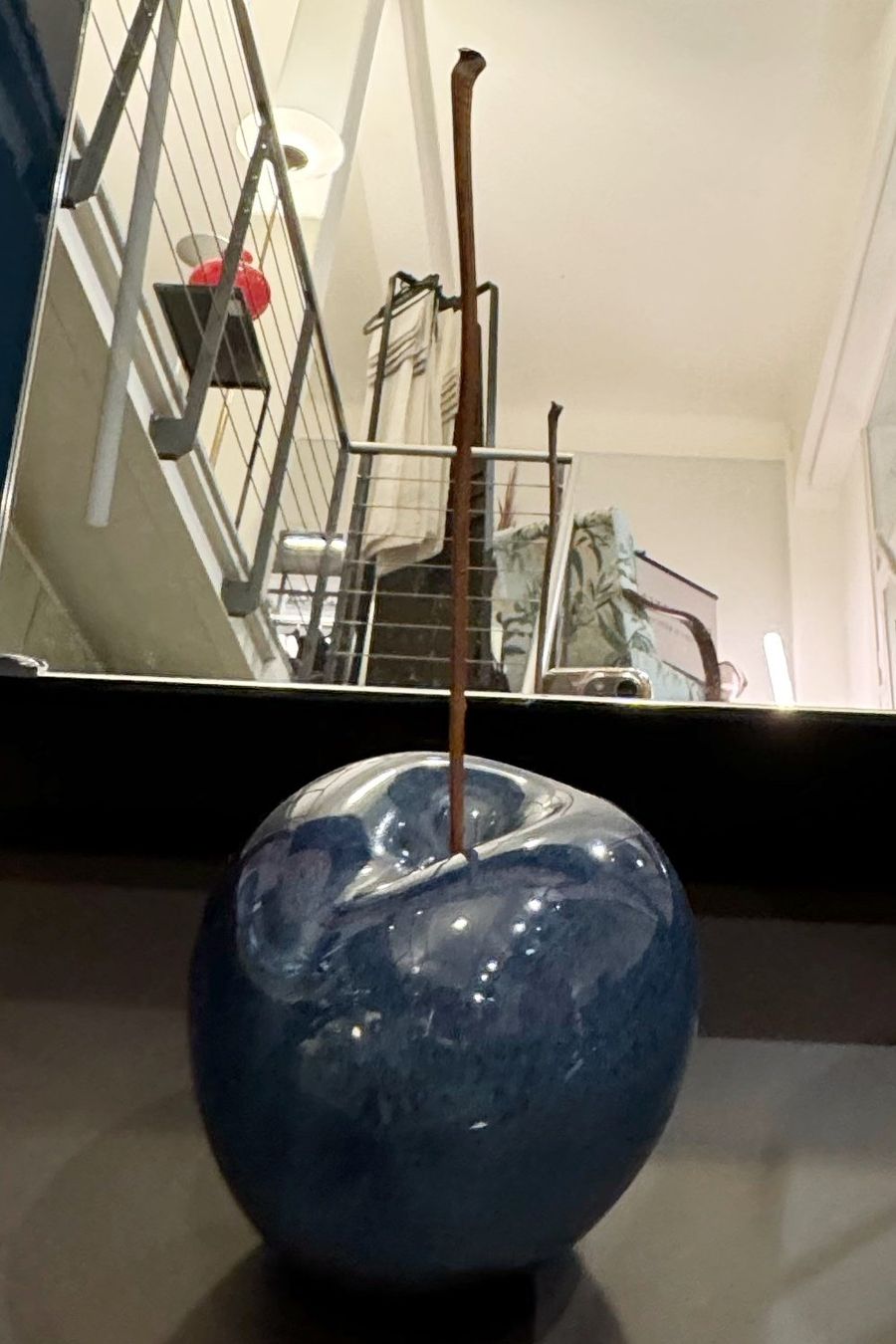 Alle Dekorationen: Bull & Stein Midnight Blue Porcelain Cherry 12cm – Neu (gemäss Beschreibung) aus Zürich von kasiaf 1