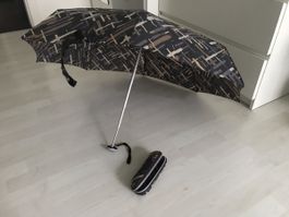 Taschen-Schirm von Knirps mit Neoprenhülle, anthrazit-braun