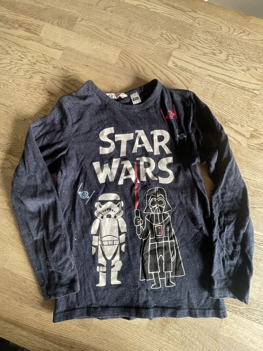 H&M Camicie, T-shirt & Polo: Star Wars Longsleeve Gr 134/140 – Usato da Münsingen venduto da MCMLXXXI