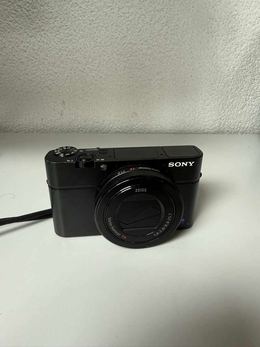 Sony Appareil photo: Sony RX100 iii Kompaktkamera – D'occasion à Hünibach par ren_md9l