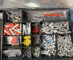 Sortimentbox mit verschiedenen Dübeln gebraucht