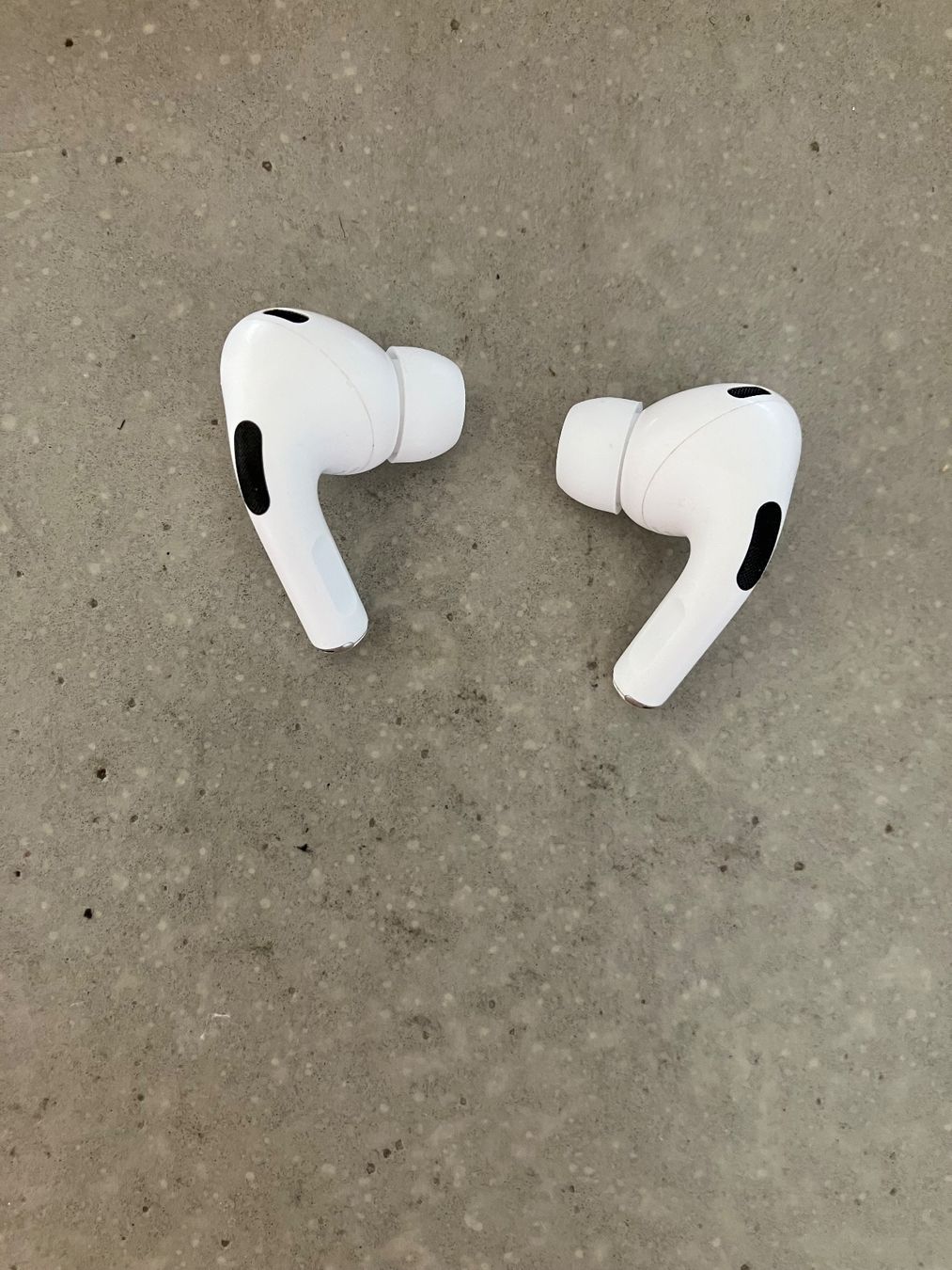 Apple Kopfhörer: APPLE Air Pods Pro 2 – Gebraucht aus Lausanne von mr.v 4