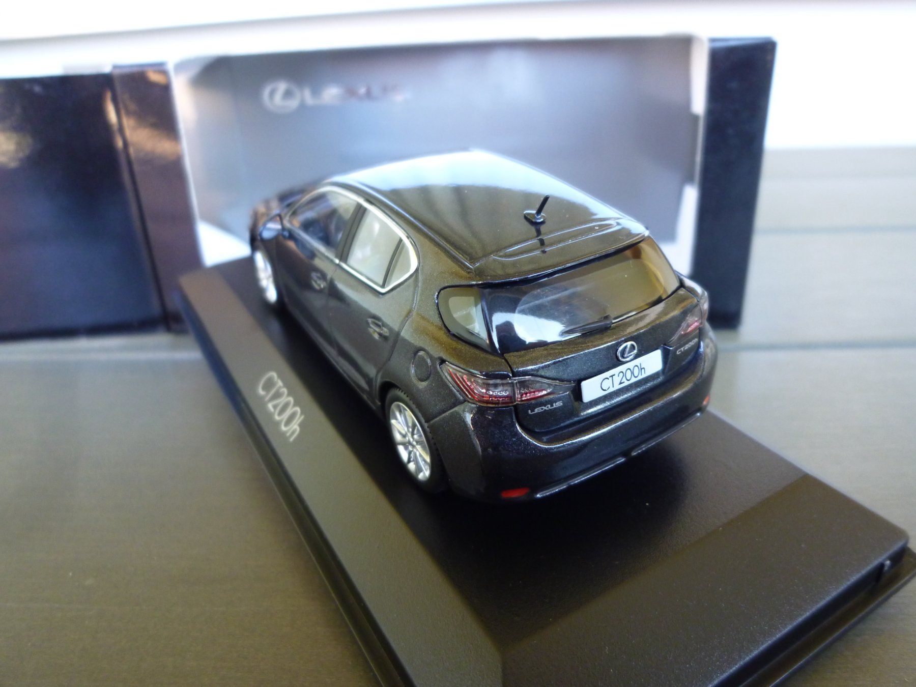 Lexus Modellini d'auto: Lexus CT200h – Nuovo e nell'imballaggio originale da Flawil venduto da Imperiosud 3