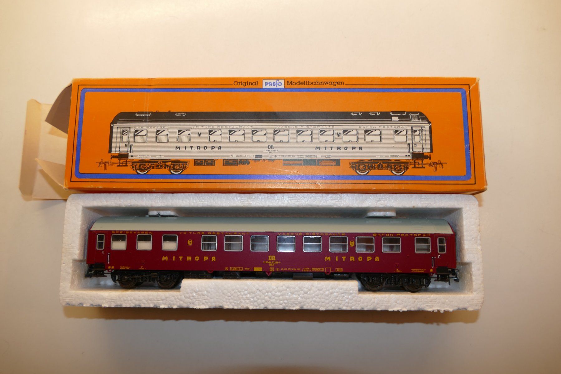 Modelleisenbahnen: VEB Prefo H0: DR Personenwagen Mitropa – Neu (gemäss Beschreibung) aus Niederhasli von rail-duerst