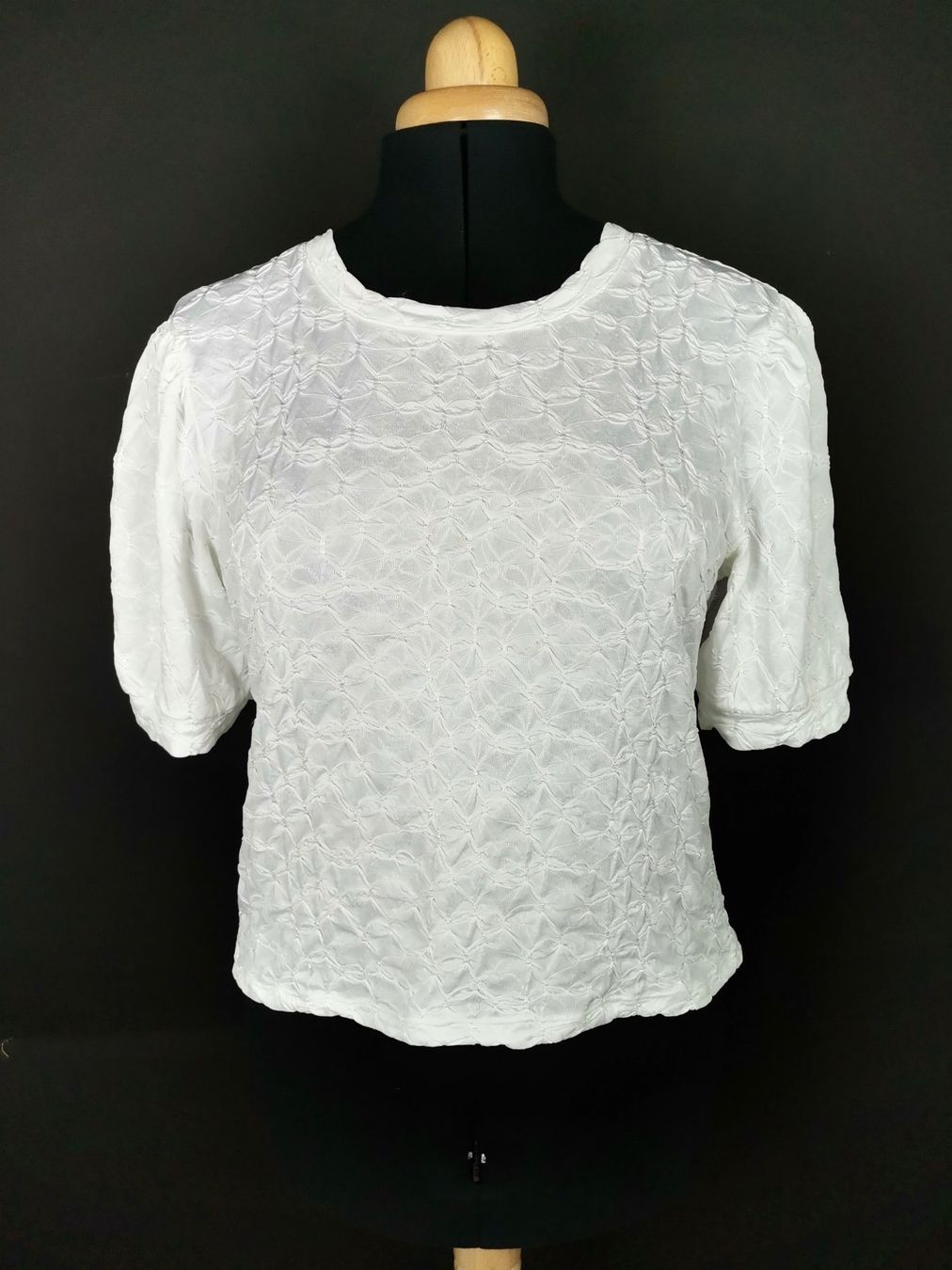 Vero Moda Blusen: VERO MODA Bluse mit Floralem Jacquardmuster weiß – Gebraucht aus Schaffhausen von Restwert_SH