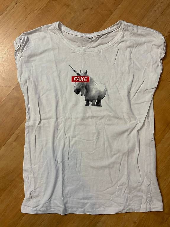 T-shirt: Witziges FAKE-Shirt Gr. S – Usato da Willisau venduto da ani_gtk8