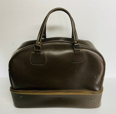 Alte Reisetasche auf Kunstleder