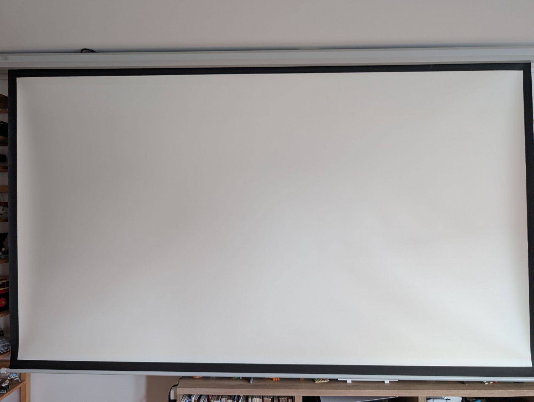 Sonstiges Zubehör: Écran de projection motorisé, 265 x 100 cm – Gebraucht aus Gland von Conan85