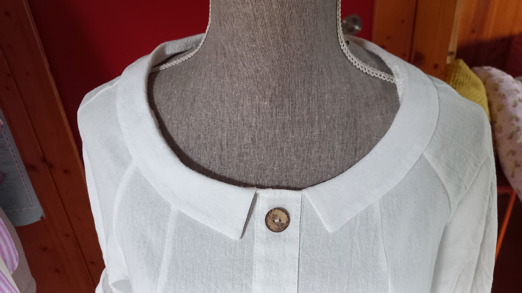 Camicette: Damen Bluse weiss Grösse L 100% Polyester – Usato da St. Gallen venduto da Otterndorf 1
