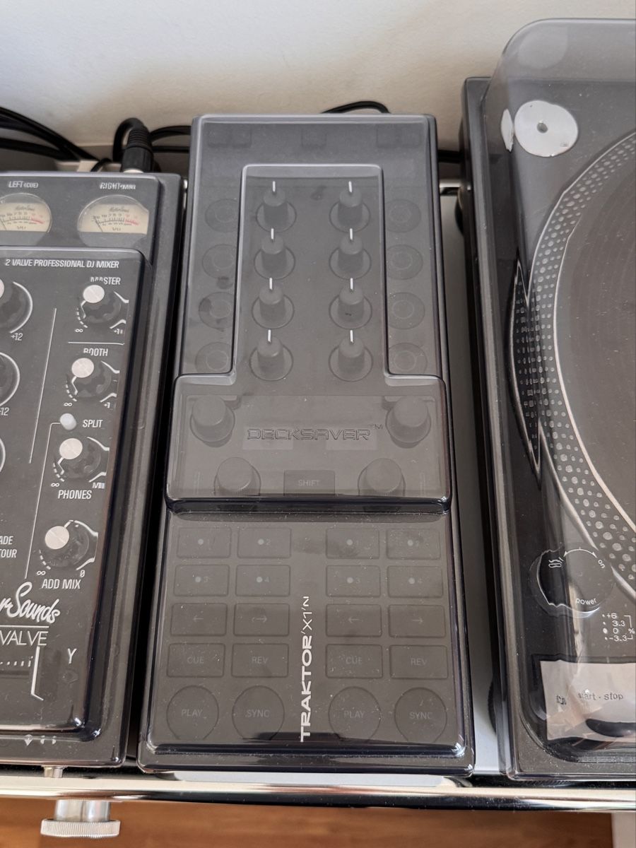 Native Instruments Platines de mixage: Traktor X1 MK3 + Decksaver – Neuf (Voir description) à Zürich par ba.urb 1