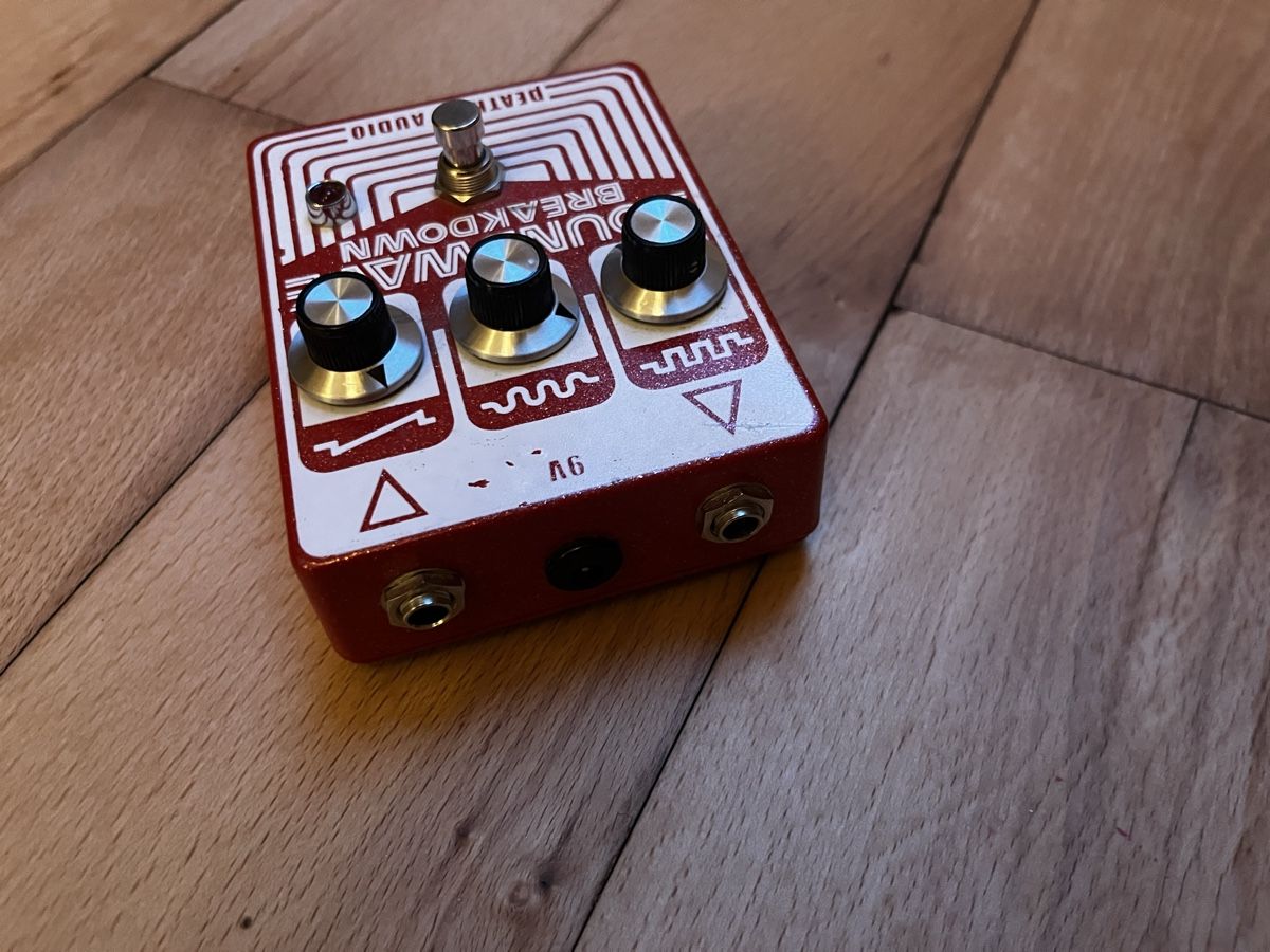 Strumenti musicali: Death By Audio Soundwave Breakdown Fuzz Effektpedal – Usato da Winterthur venduto da chew11 1