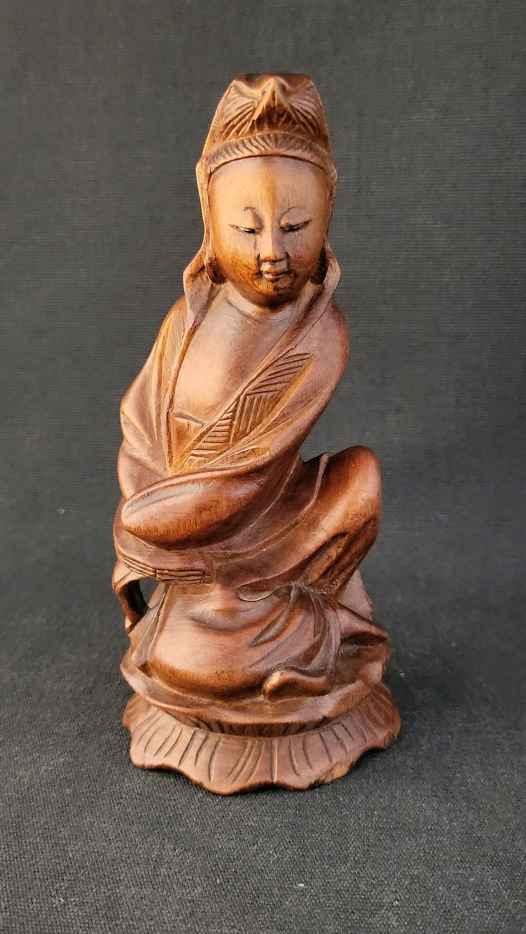 Figuren: Holzfigur handgeschnitzt, Asien – Gebraucht aus Basel von spinne02