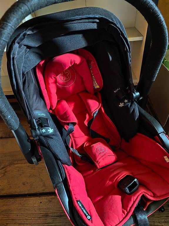 Seggiolini per auto: Kindersitz Isofix zu verschenken – Usato da Urnäsch venduto da foe_ldm6