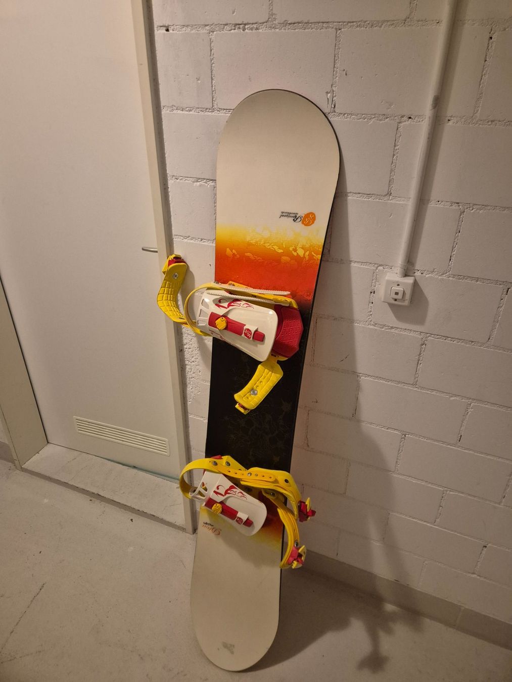 Rossignol Board: Rossignol Diva 153 Snowboard mit Bindung – Usato da Winterthur venduto da jab7a
