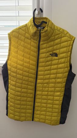 Gilet The North Face giallo, come nuovo, taglia M uomo