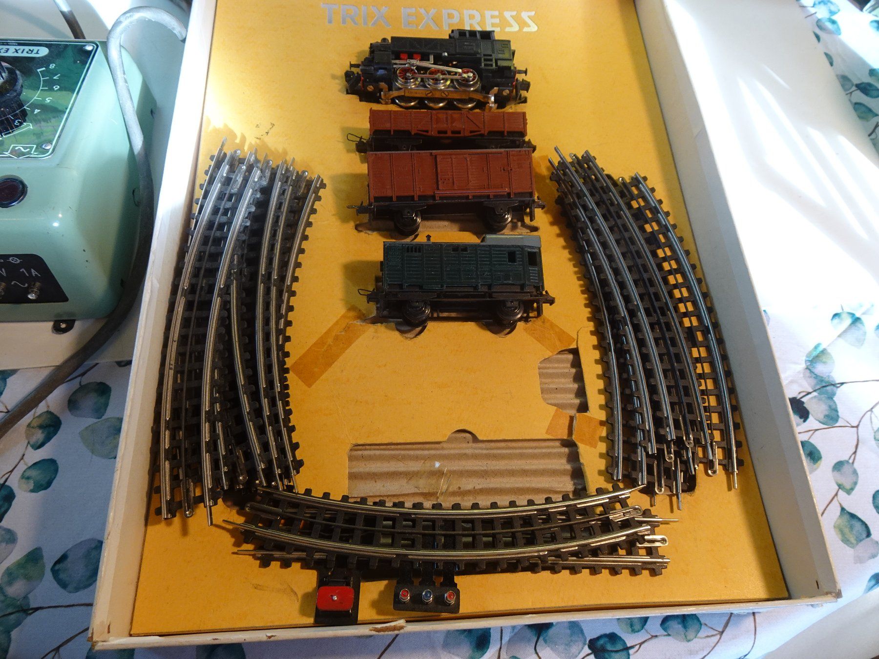 Trix Modelleisenbahnen: Trix Express 513 Set mit Trafo H0 GL/int 49 – Gebraucht aus Winterthur von  7