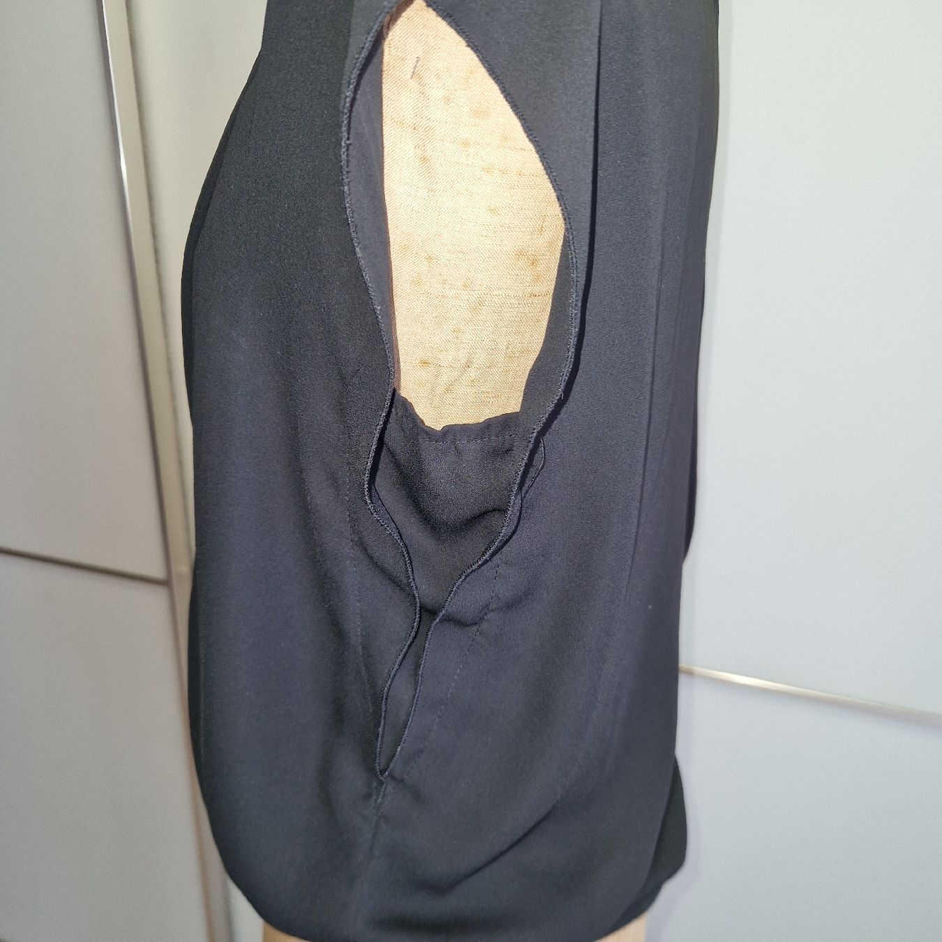 Camicette: Elegante, schwarze Sommerbluse mit Wasserfallausschnitt, S – Nuovo (secondo la descrizione) da Gwatt (Thun) venduto da Letzte-Chance-II 4