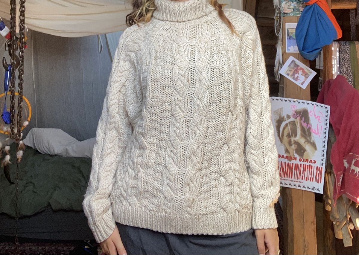 Pullover & Sweatshirts: Weisser Pulli – Gebraucht aus Rehetobel von Jahbleh 1