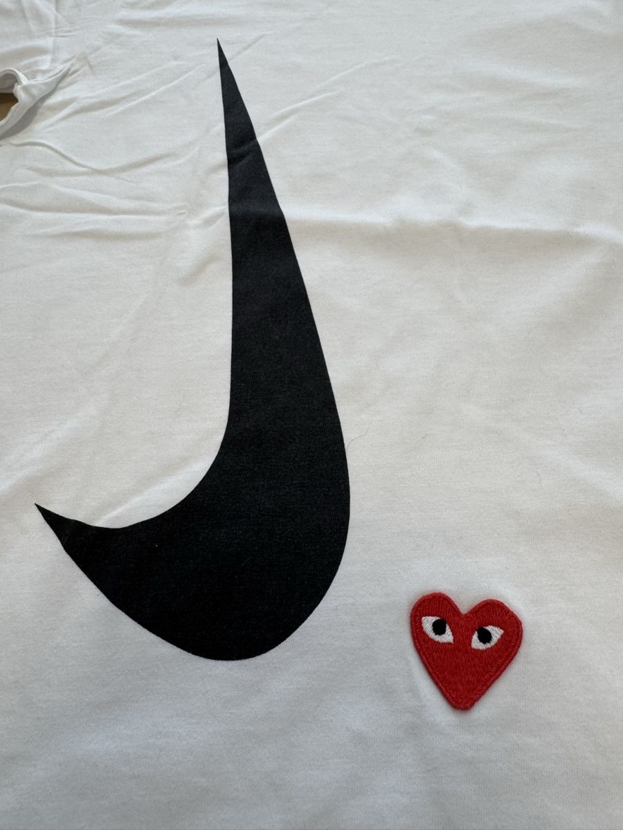 Comme Des Garcons T-shirts: Comme des Garcons Play T-Shirt weiss – D'occasion à Maisprach par jokoundklaas 1