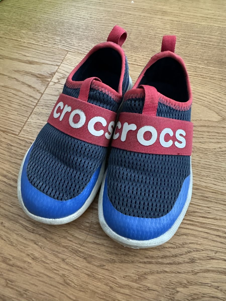 Crocs Scarpe per ragazzi: Crocs Badeschuhe Gr. 22-23 – Usato da Genthod venduto da Tidus04
