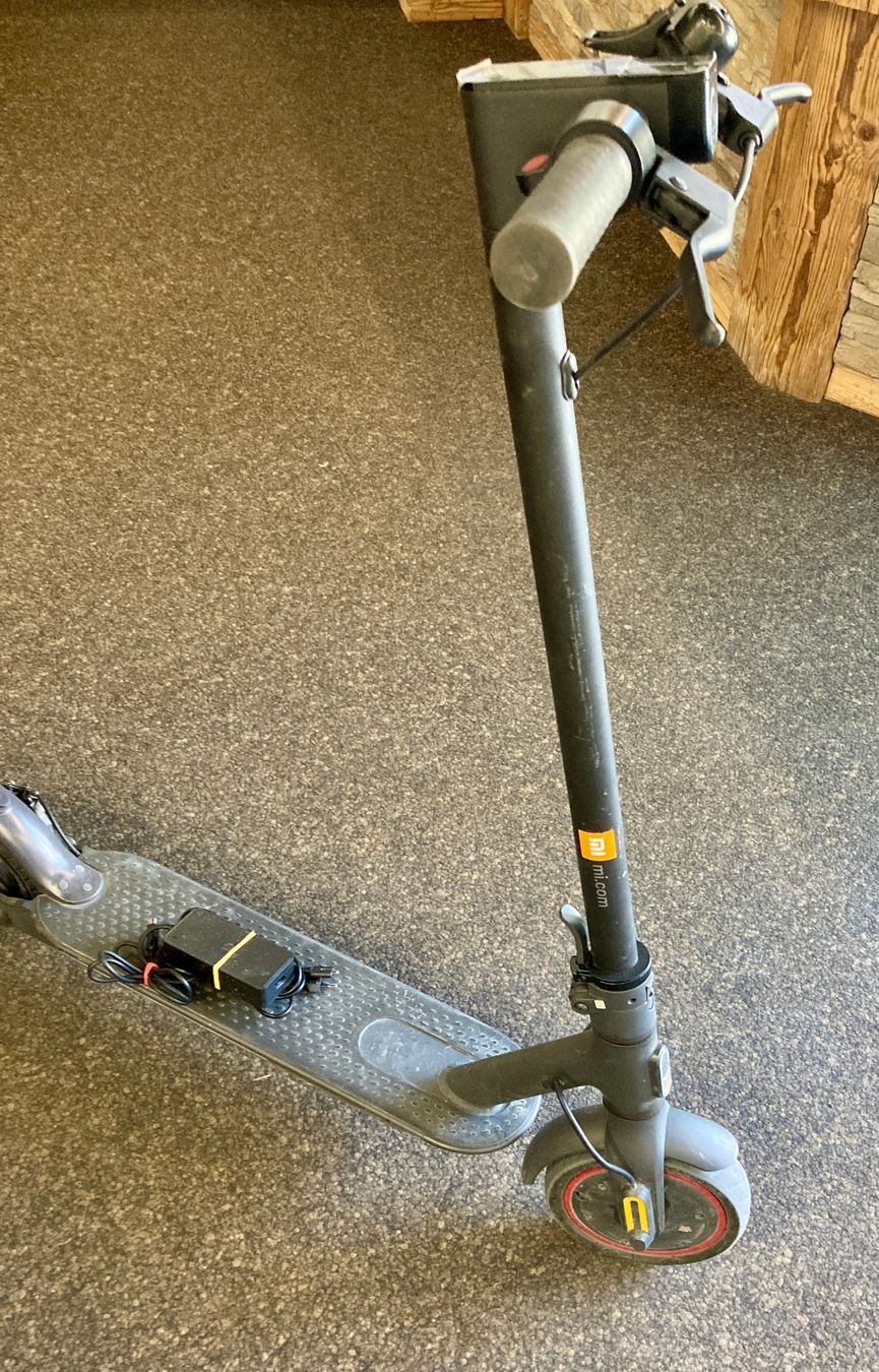 Xiaomi Kickboard: Xiaomi Mi Scooter Pro2 E-Scooter – Gebraucht aus Saas-Grund von GarageSaleToday 2