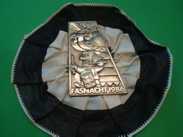 Fasnachtsplakette 1986 Zugsplakette Silber mit Rosette