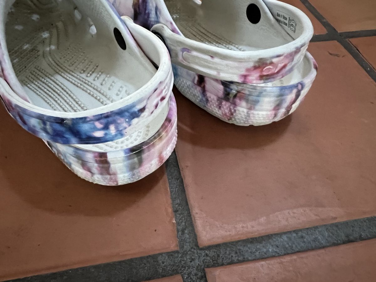Crocs Scarpe per ragazze: Bunte Crocs Grösse 36/37 gebraucht – Usato da Wohlenschwil venduto da SmokyAnnie 2