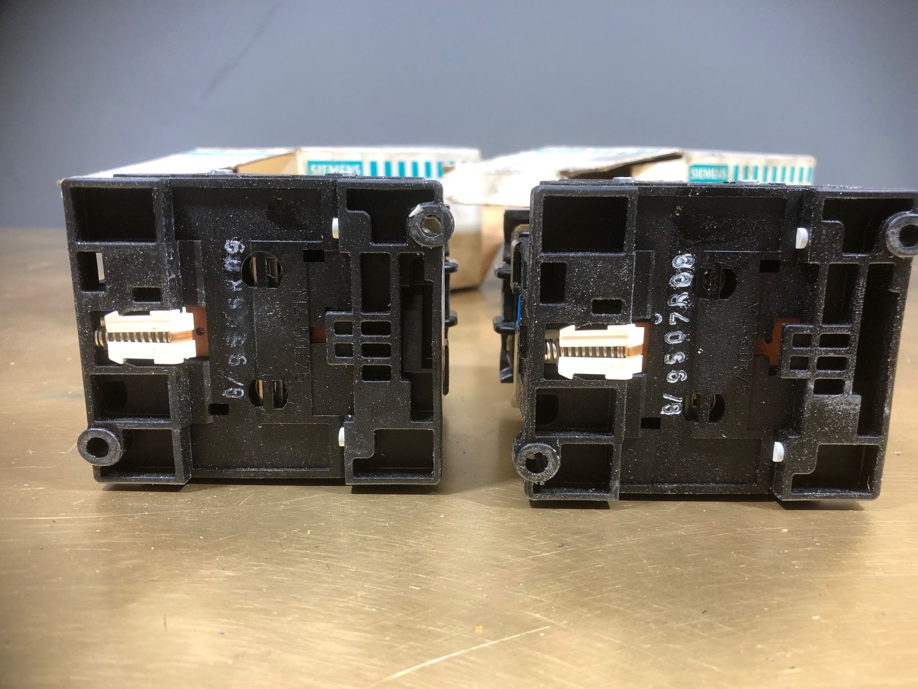 Siemens Schalter: 2x Schütz Contactor 3TC:  3TC44 17-0BP0 – Gebraucht aus Laufenburg von Sirluger 6